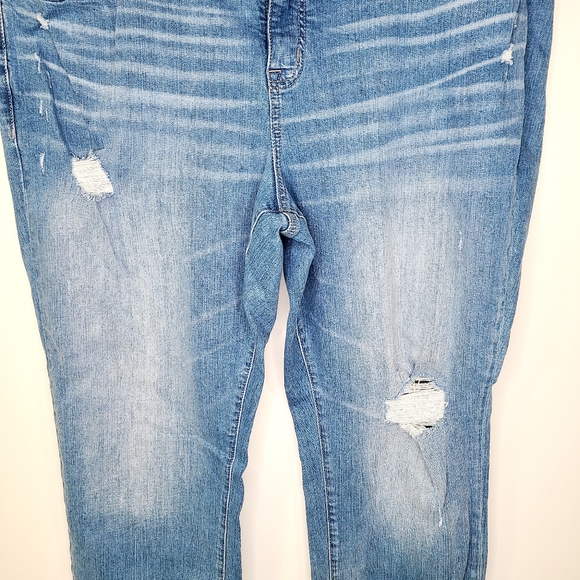 Torrid Boyfriend Straight women's blue jeans distressed with stretch - Picture 3 of 10
